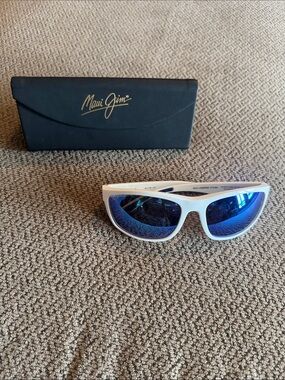 Great Condition! Maui Jim Men’s White Frame Blue Lens Sunglasses with Case